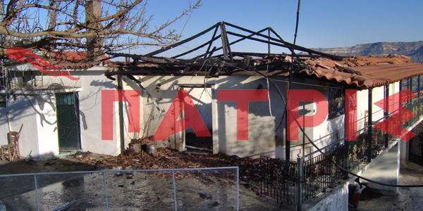 Στο δρόμο εξαμελής οικογένεια από φωτιά