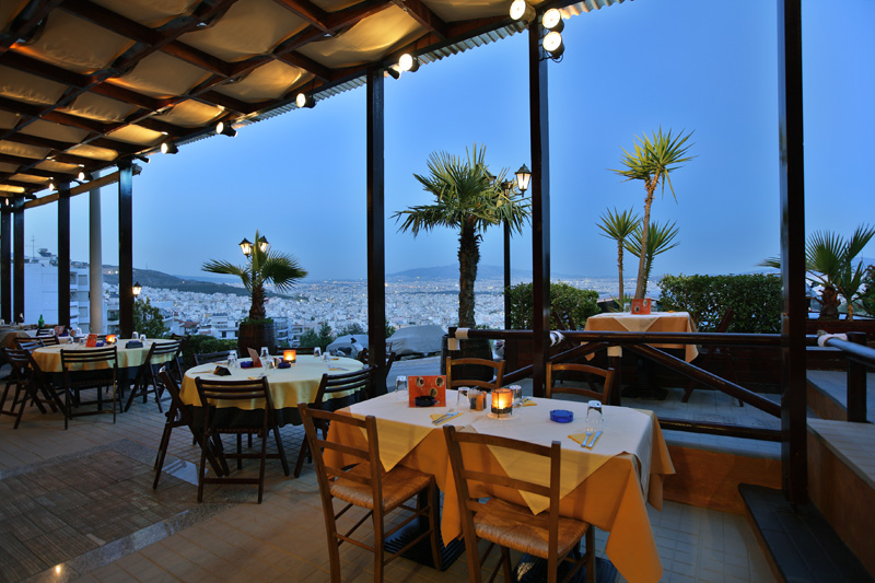 Στο τραπέζι η μείωση του ΦΠΑ στην εστίαση