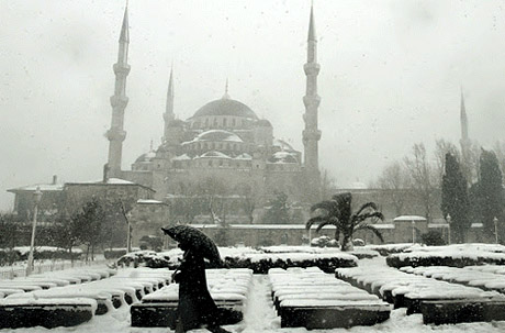 Χάος στις οδικές και εναέριες μεταφορές στην Τουρκία