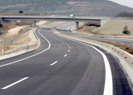 Είμαστε τόσο άχρηστοι που δεν παίρνουμε τα λεφτά του ΕΣΠΑ