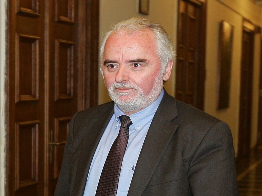 Σε εξέλιξη η συνάντηση Κουτρουμάνη – Τρόικα