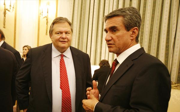 Χέρι-χέρι Βενιζέλος και Λοβέρδος για το ΠΑ.ΣΟ.Κ