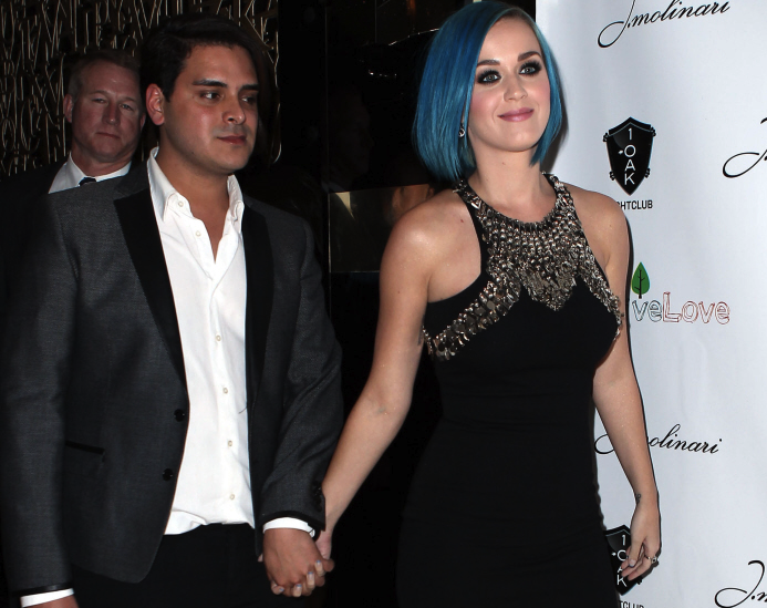 Με ποιον εμφανίστηκε χεράκι χεράκι η Katy Perry;