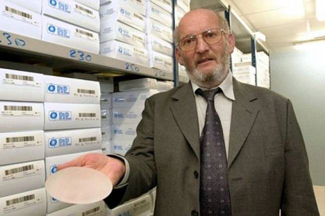 Συνελήφθη ο ιδιοκτήτης της εταιρείας με τα επικίνδυνα εμφυτεύματα στήθους