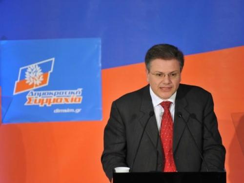 «Αποθήκη πολεμοφοδίων» η Νομική