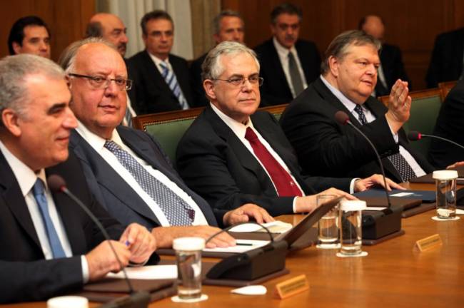 Τώρα- Ξεκίνησε το υπουργικό