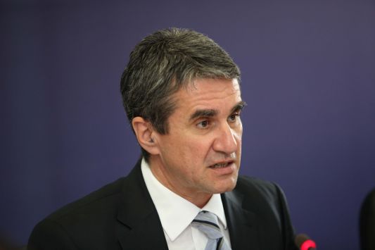 Προτείνει άμεση αλλαγή ηγεσίας