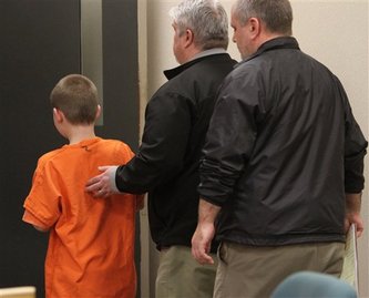 9χρονος πυροβόλησε 8χρονη