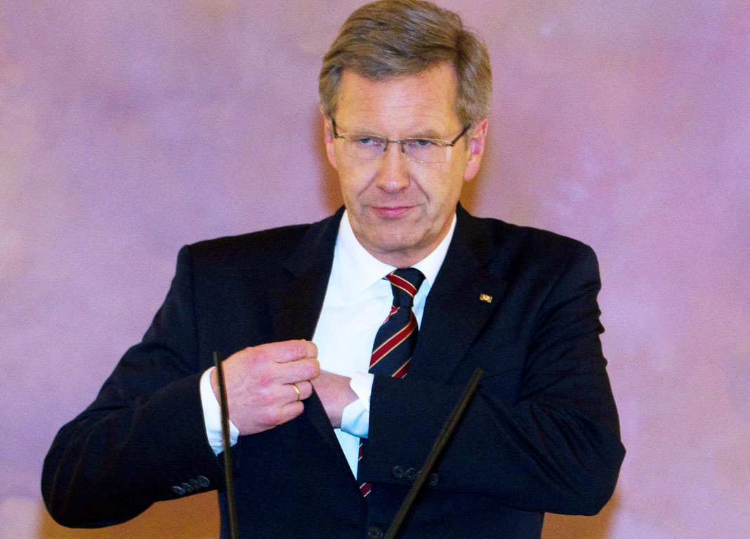 Χαιρετάει…