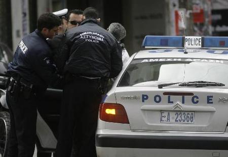 Μπαράζ συλλήψεων στην Κόρινθο