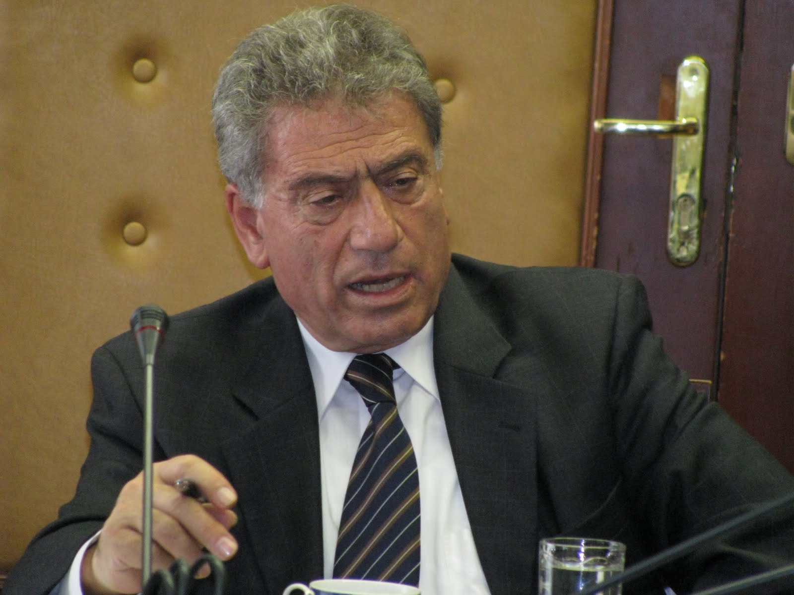 “Επισκέφθηκαν” τον περιφερειάρχη