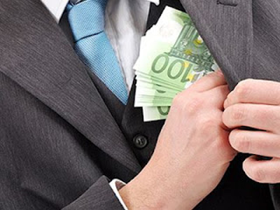 Μπαίνει και κλέβει σαν κύριος