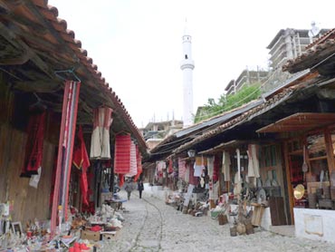 Βγάζουν λεφτά από την καταστροφή