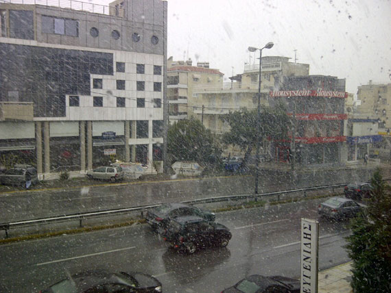 Χιονίζει στο Μαρούσι