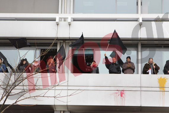 Νέες εικόνες από την κατάληψη του υπουργείου