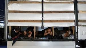 Σαν τα ποντίκια σε φορτηγό!