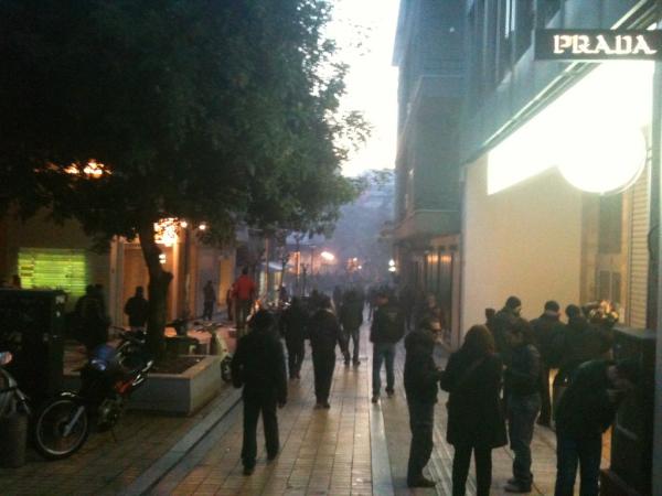 Τώρα-Ο κόσμος παραμένει