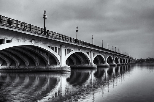 Όχι μόνο για να περνάμε απέναντι…