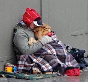 Μας στέλνει ρούχα, τρόφιμα η Κύπρος