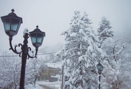 Χιονίζει στα Καλάβρυτα