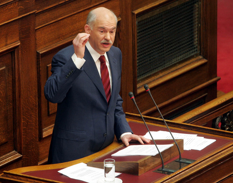 Ποια “κελαηδίσματα”;Κράξιμο!