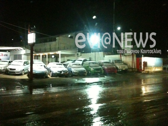 Χιονίζει στην Χαλκίδα