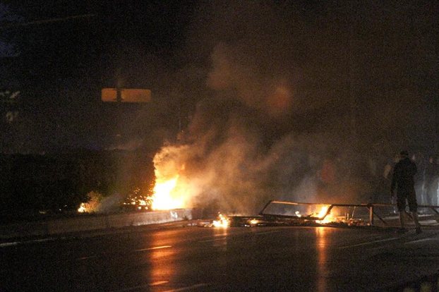 Τα έκαψαν και στη Θεσσαλονίκη