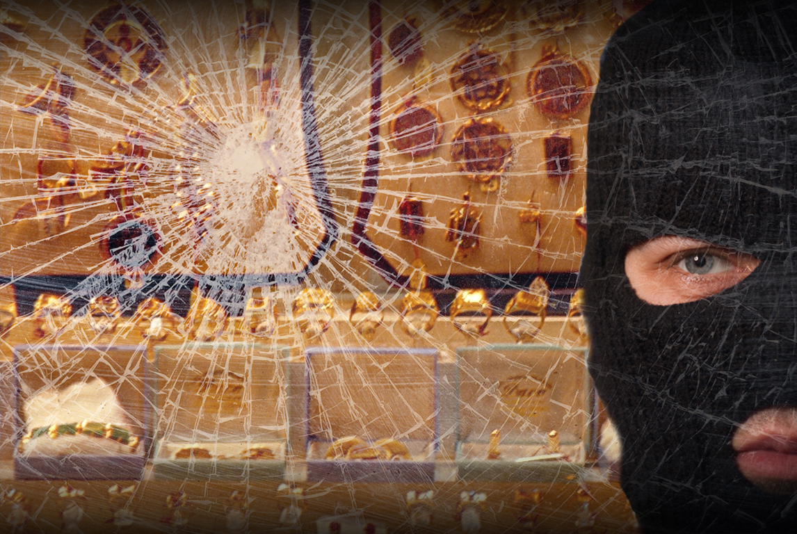 Μπούκαραν σε κοσμηματοπωλείο