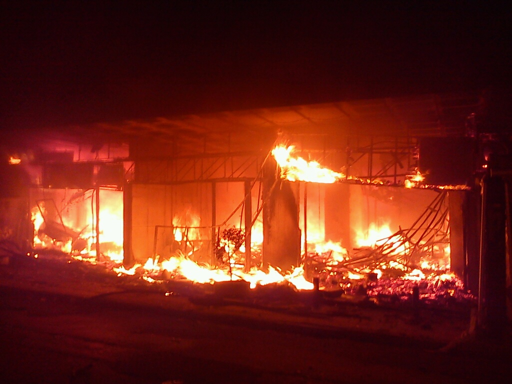 Το εμπορικό κέντρο ATRIUM στις φλόγες