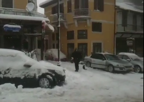 Στα λευκά ντύθηκε η Αρναία