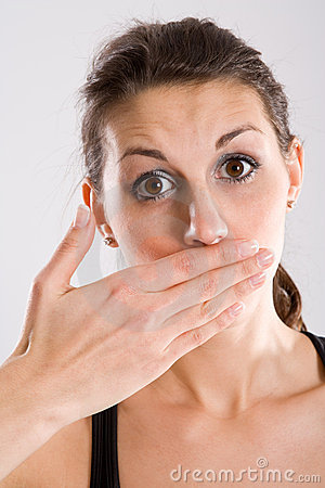 “Έκοψαν” τη γλώσσα