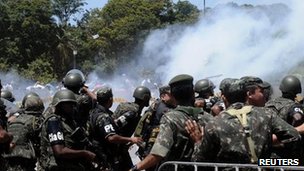 Στρατός κατά αστυνομίας