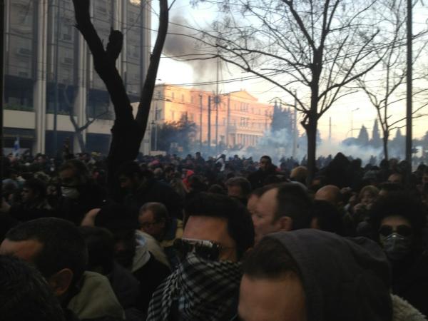 Τώρα-Πανικός στο Σύνταγμα