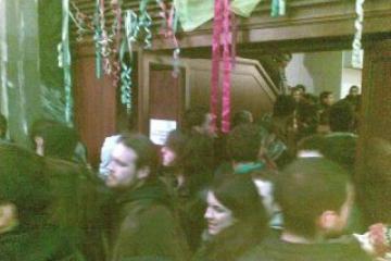 Εισβολή διαδηλωτών σε εκδήλωση πολιτευτή