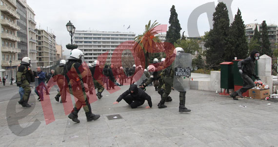 Καρέ καρέ η σύλληψη διαδηλωτή