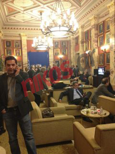 Ο enikos στο εντευκτήριο της Βουλής