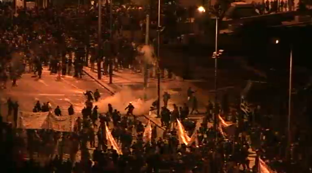 Τώρα-βαράνε τους περαστικούς