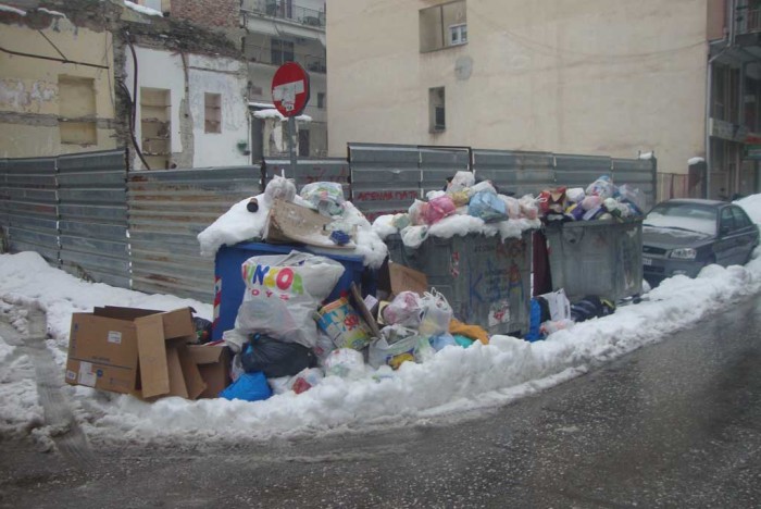 Χιόνια και …σκουπίδια