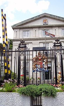 πρέσβης μετά από 21 χρόνια