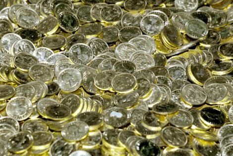 Του πούλησε κάλπικες λίρες