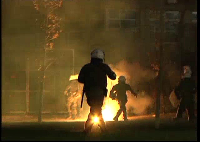 Τώρα-στα πεζοδρόμια διαδηλωτές