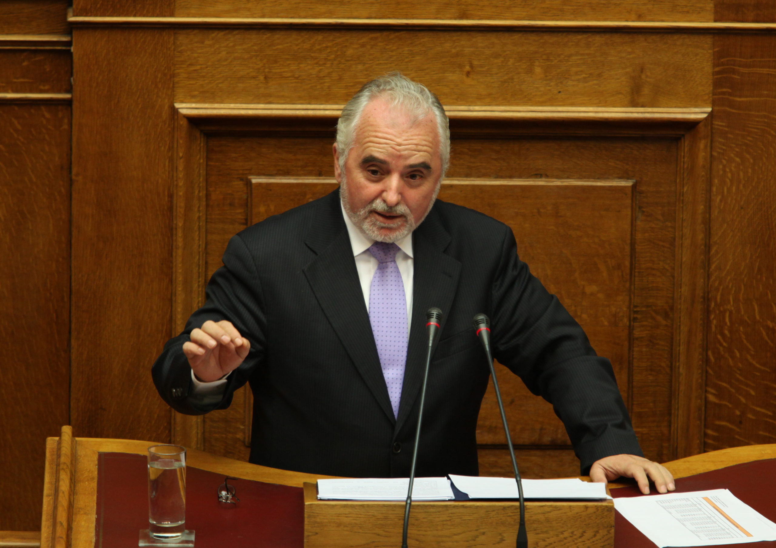 Μνημόνιο ή χρεωκοπία!