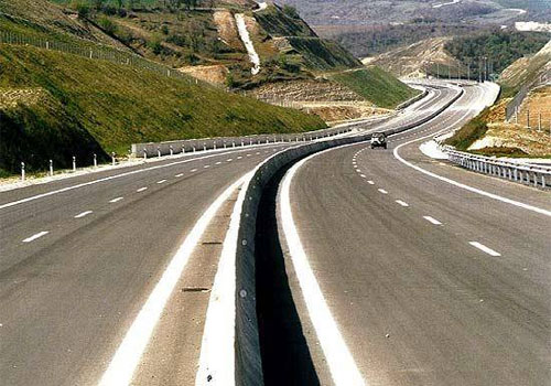 Έπεσε ο τοίχος