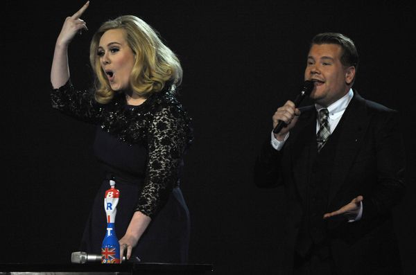 Αρραβωνιάστηκε η Adele;