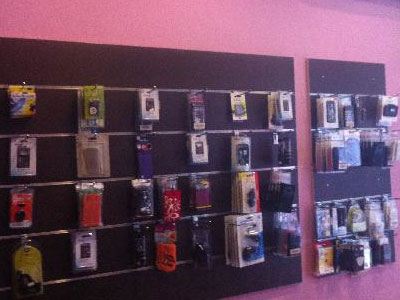 Βούτηξαν λεφτά και κινητά