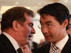 “Μόνο λόγια είστε οι Έλληνες”