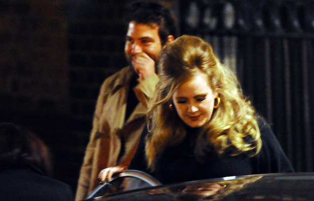 Αρραβωνιάζεται…