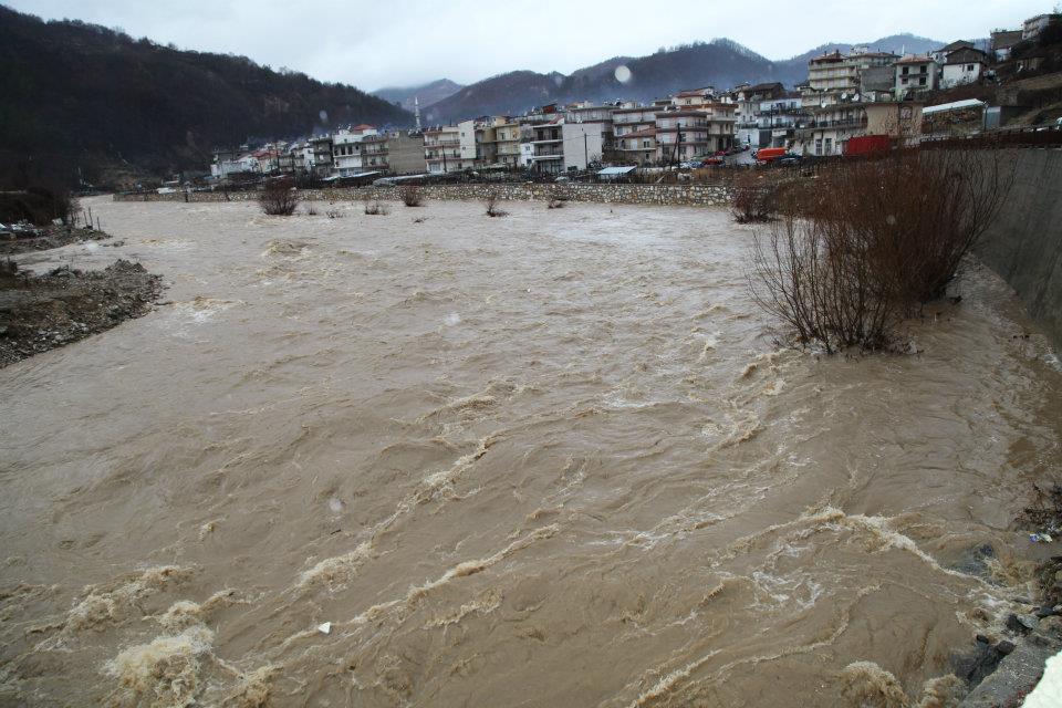 Τώρα:Εκκενώνουν χωριά στον Έβρο