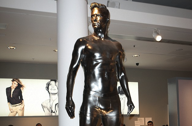 Ποιός έγινε … άγαλμα;