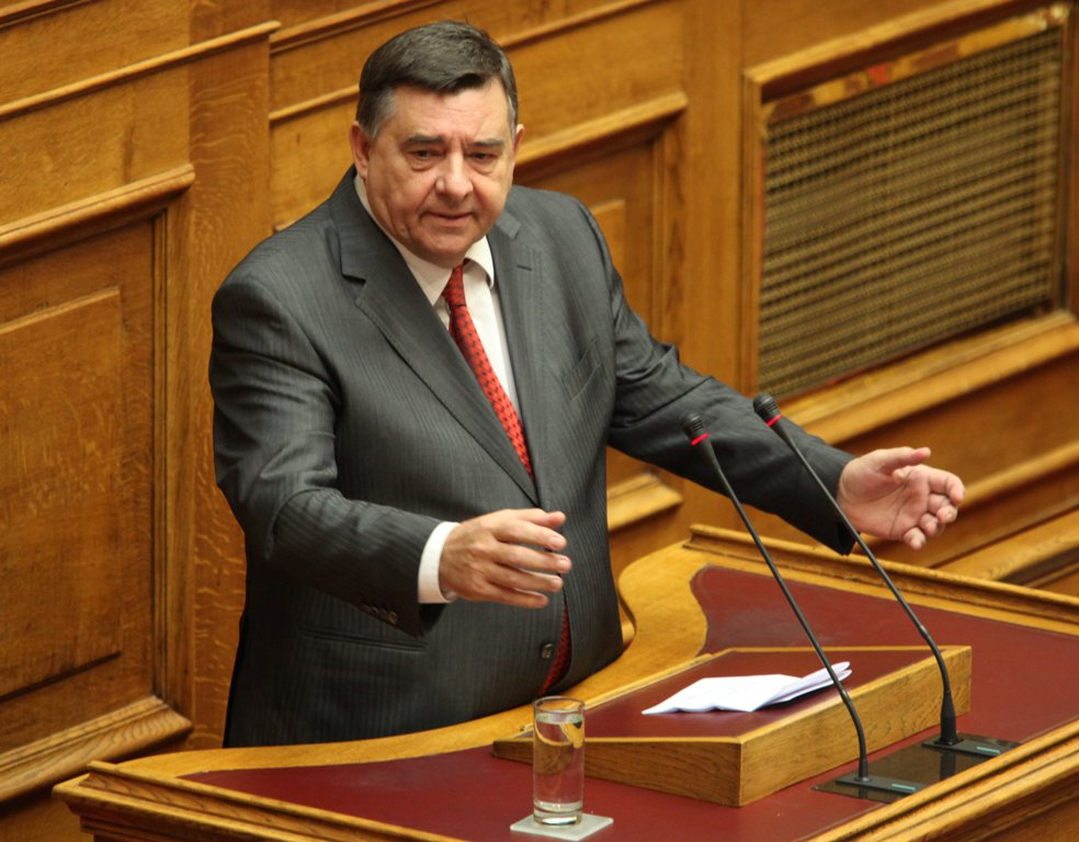 Πήρε υπογραφές ο Καρατζαφέρης